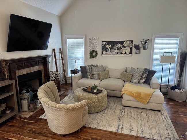 Building Photo - 305 Taylor Elaine Dr