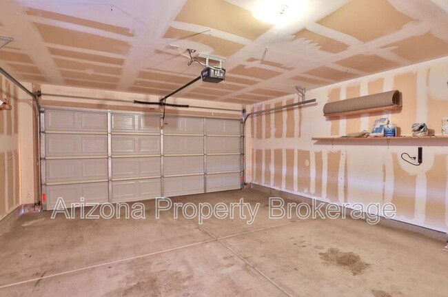 Building Photo - 1186 S Fresno Ct