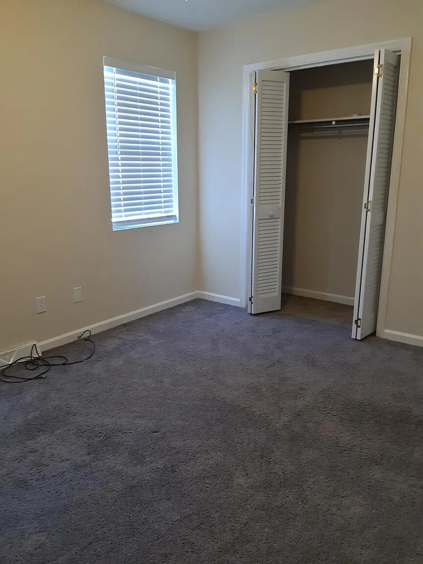 Building Photo - 103 Kimeran Ln APT B
