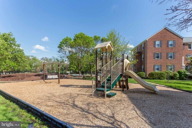 Building Photo - 6605 Potomac Ave