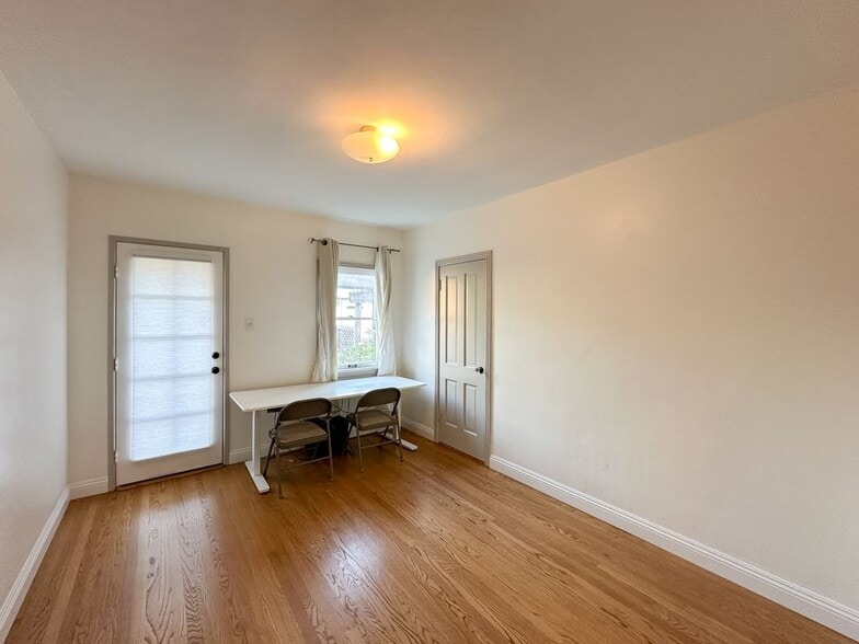 Building Photo - 2315 N Flower St