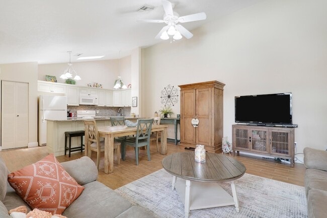 Building Photo - 1801 S US Hwy 1