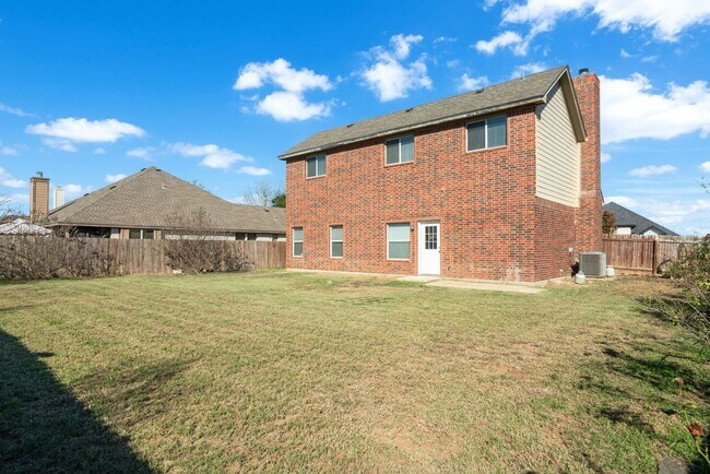 Building Photo - Spacious 4BR Home w/ Game Room | No HOA | Prime Selma Location - Realtor Commission: $500