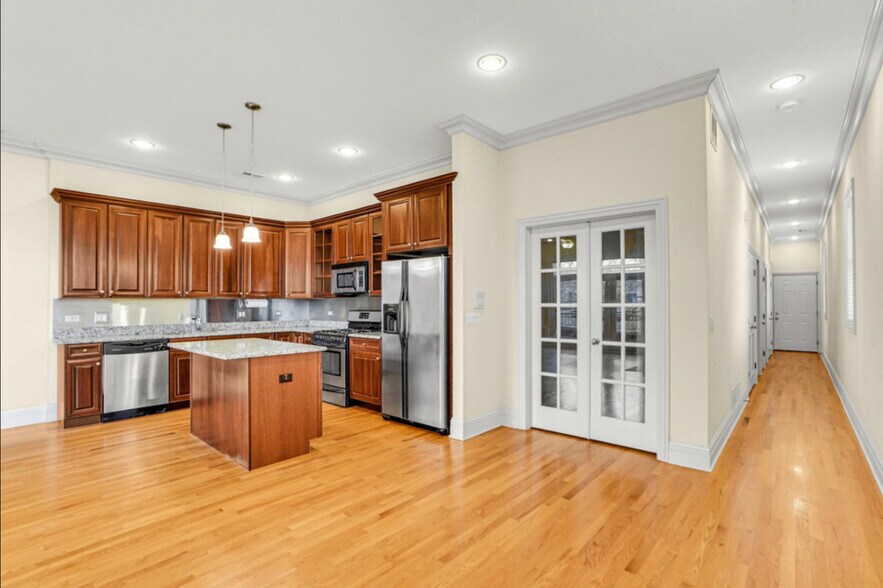 Primary Photo - 2358 N Damen Ave