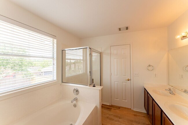 Building Photo - 1225 Anise Dr