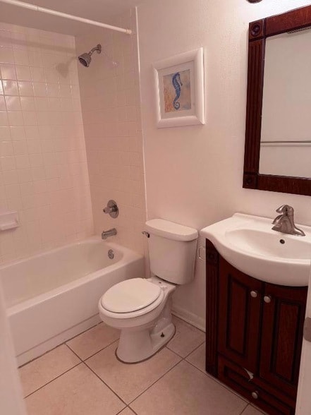 Building Photo - 1040 Lake Shore Dr