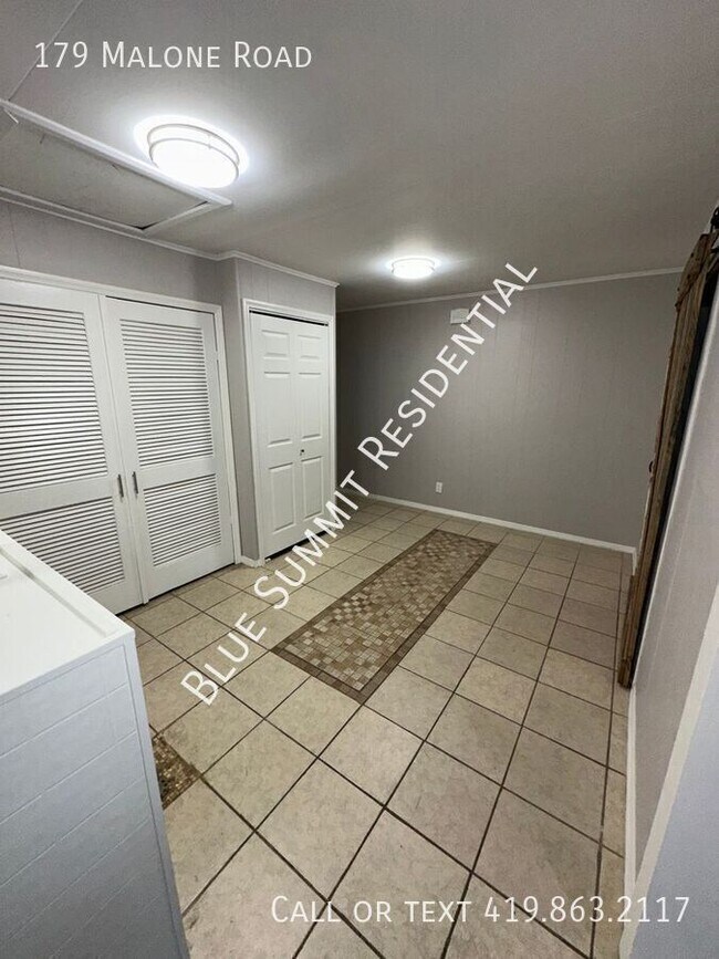 Building Photo - 179 Malone Rd