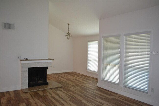Building Photo - 603 Grenadine Ct