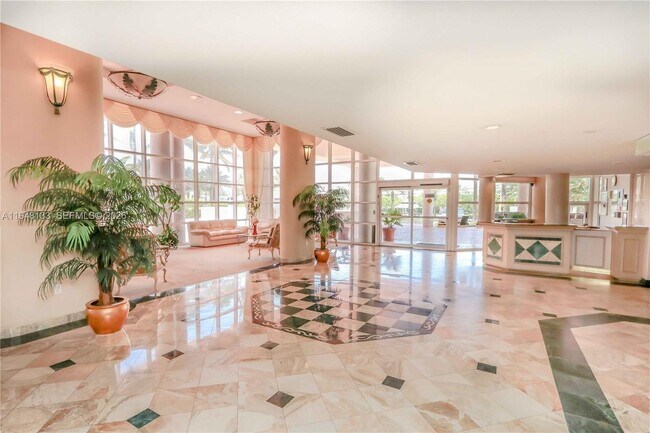 Building Photo - 17275 Collins Ave