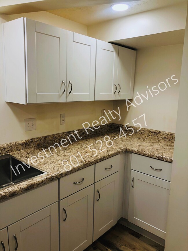 Building Photo - Two-Bedroom Apartment in Kaysville!