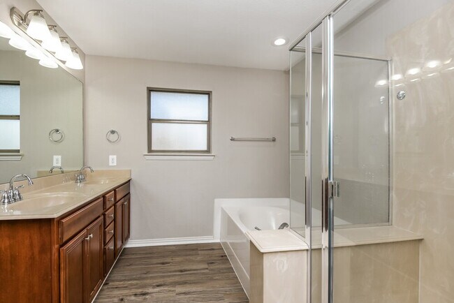 Building Photo - 1005 Red Cedar Way