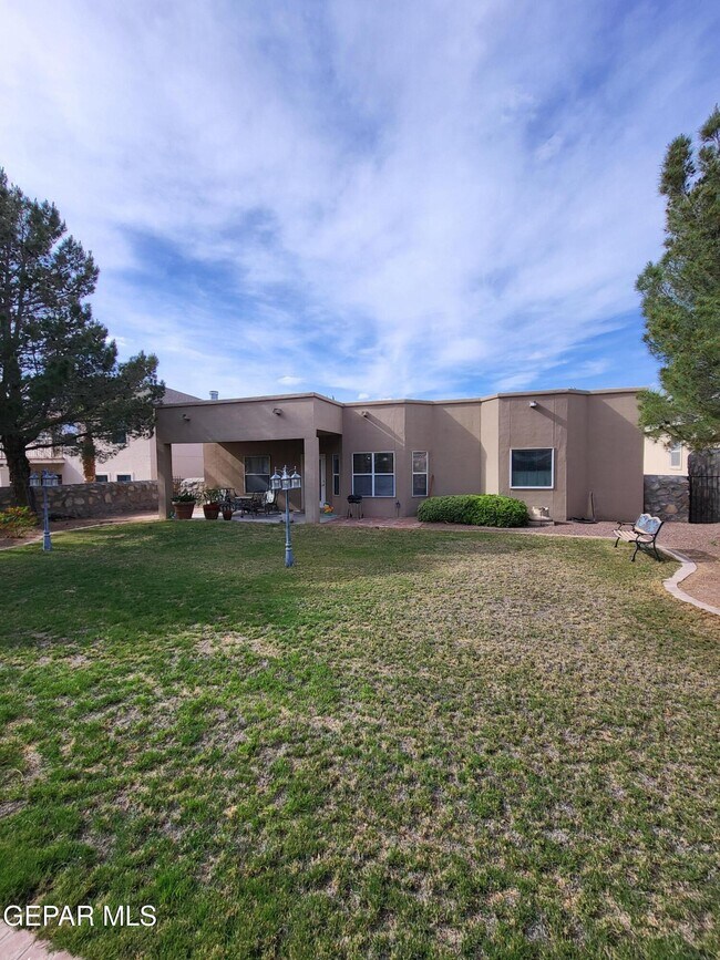 Building Photo - 6354 Franklin View Dr