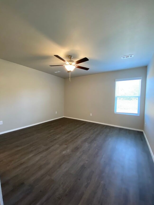 Building Photo - *Pre-leasing* Three Bedroom | Two Bathroom...