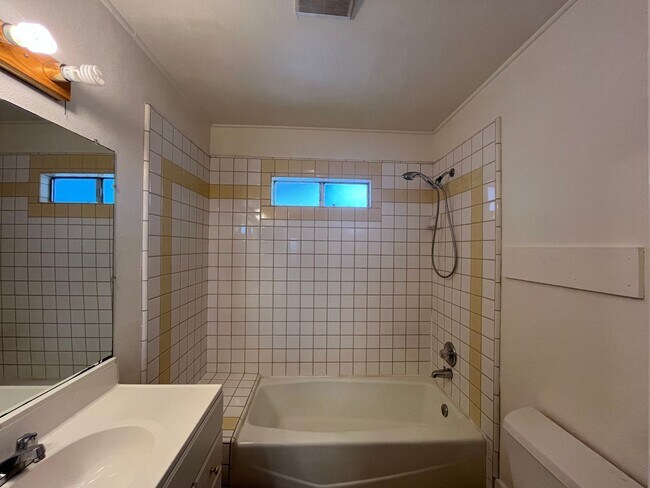 Building Photo - 1434
