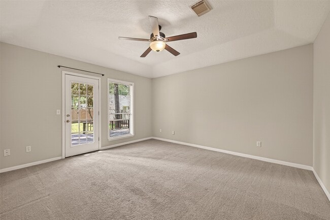 Building Photo - 27 Lush Meadow Pl