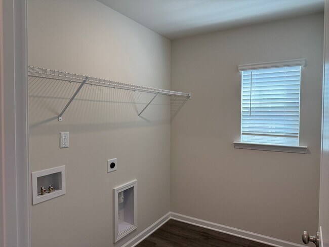 Building Photo - Lexington Townhouse - Call Lexington office for information 803-359-0793