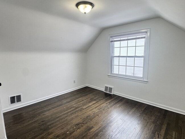 Building Photo - Updated Berkley Bungalow!