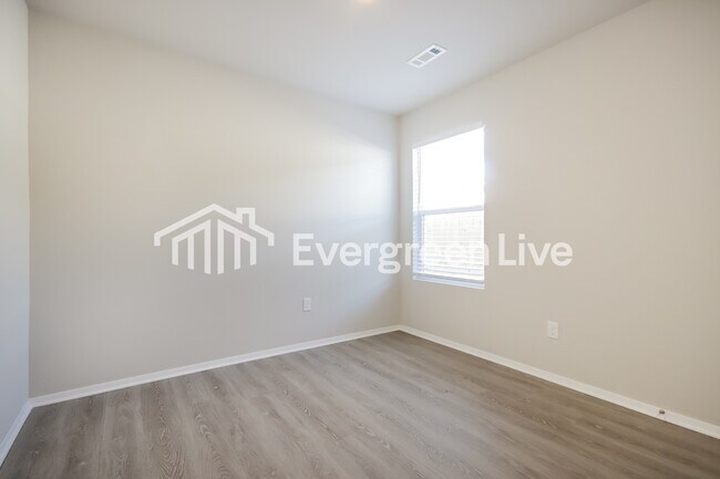 Building Photo - 6603 NW Kathleen St