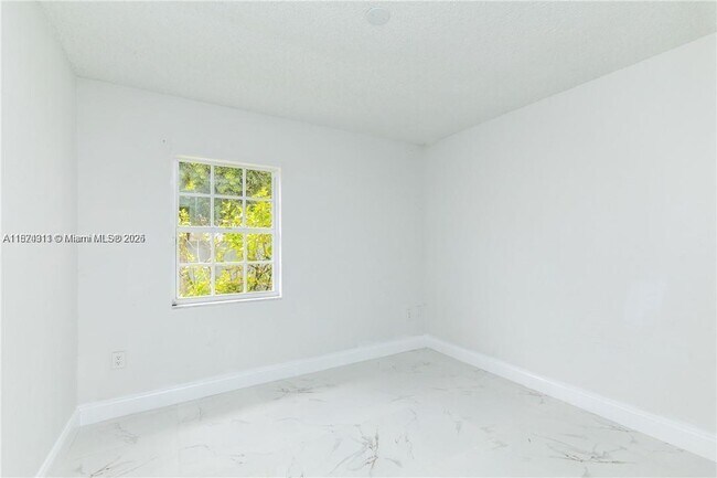 Building Photo - 18420 SW 77th Ct