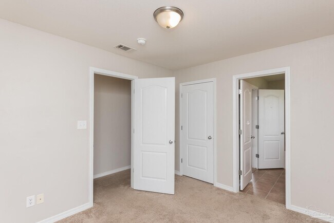 Building Photo - 8770 Kennedy Dr