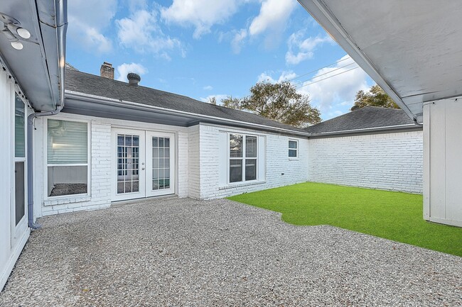 Building Photo - 10822 Bob White Dr