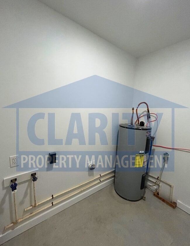 Building Photo - Charming 3-Bedroom Home in Central Cleveland