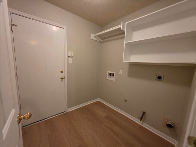 Building Photo - 3116 Ravens Lake Cir