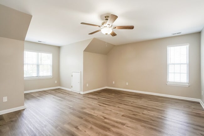 Building Photo - 9620 White Carriage Dr