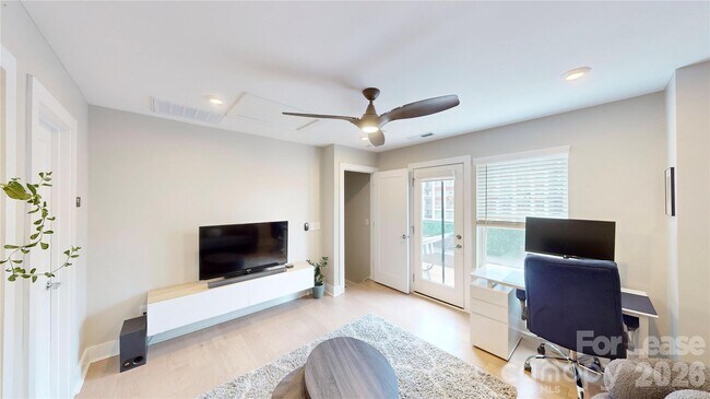 Building Photo - 3804 Sky Haven Dr
