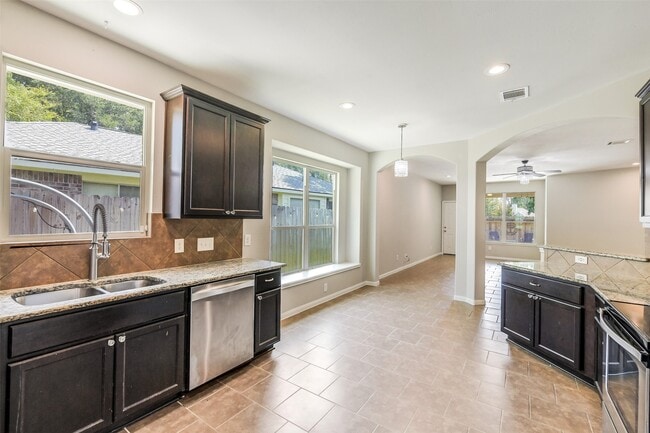 Building Photo - 12635 Lakeshore Dr