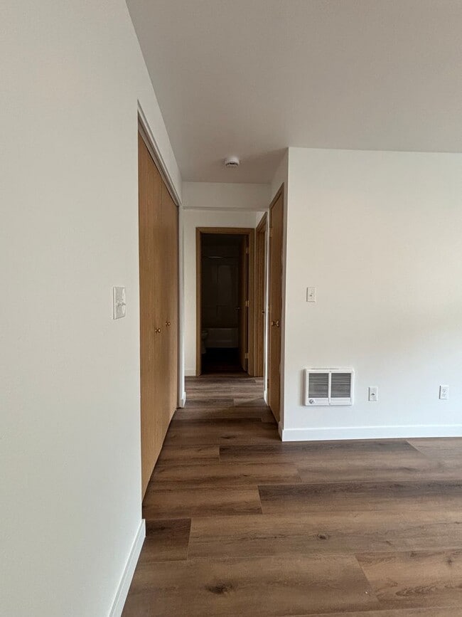 Primary Photo - 1209 E 10th St