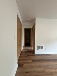 Building Photo - 1209 E 10th St