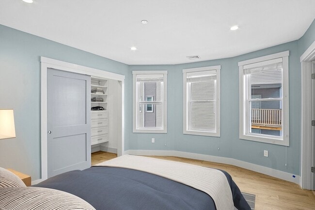 Building Photo - 26 Crescent Ave