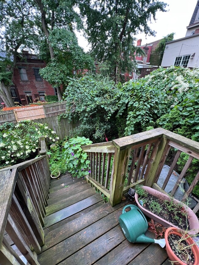 Building Photo - 1527 Saturn Way