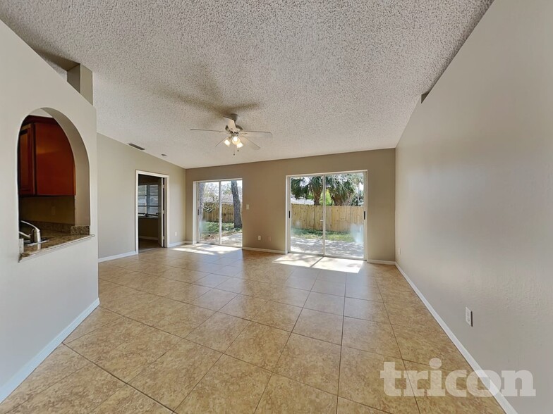 Building Photo - 1009 Jamaica Way