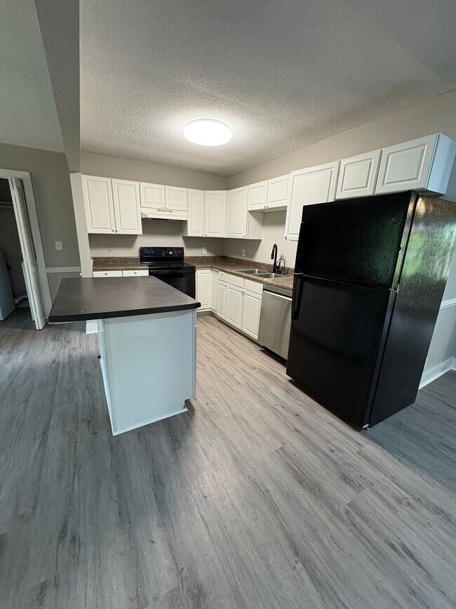 Building Photo - Lovely 3 Bedroom 2 Bath Home in Spartanburg