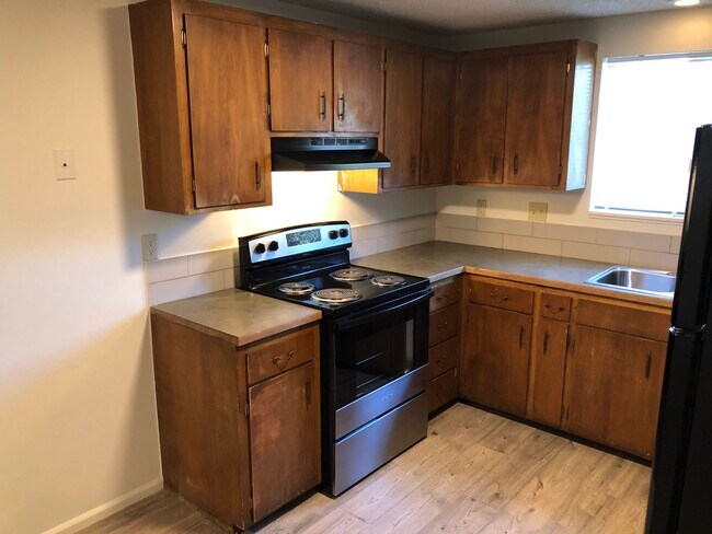 Building Photo - Updated 2 bed 1 bath dulpex in Eugene!
