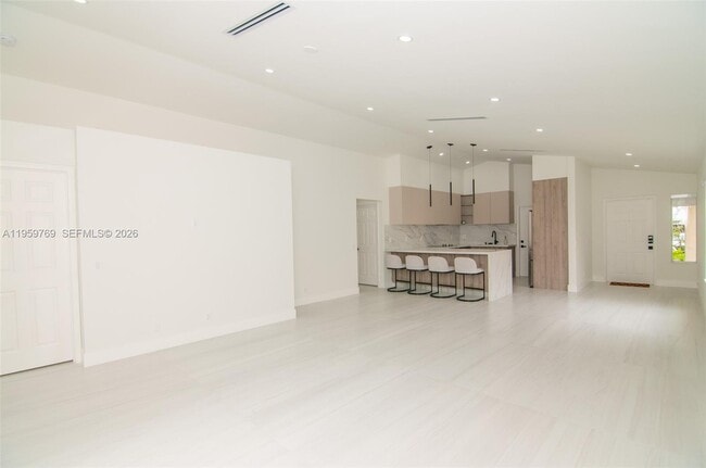 Building Photo - 4420 Dogwood Cir