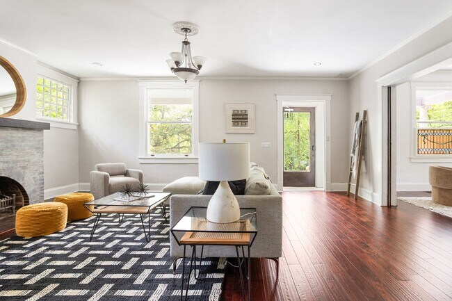 Building Photo - 5 Bed 5 Bath in Atlanta - Prime Location! ...