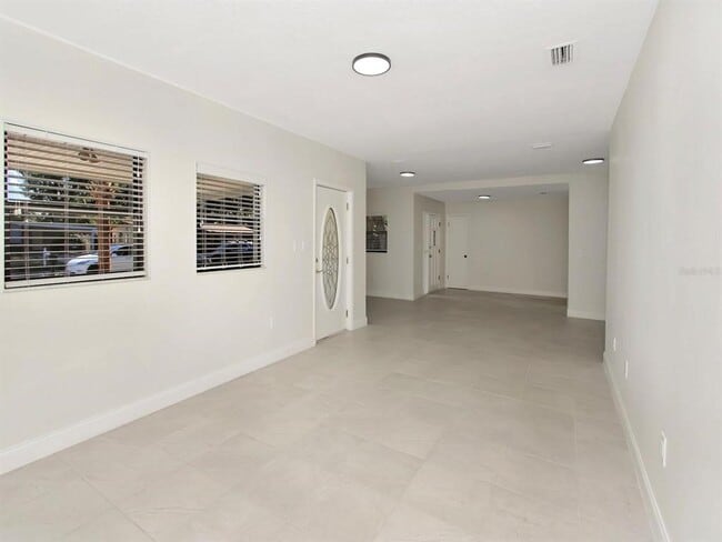 Building Photo - 1234 Lynwood Ave