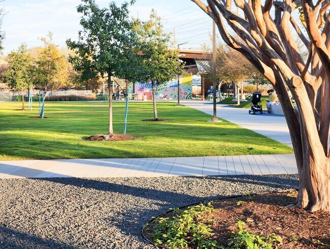 Building Photo - BEAUTIFUL REMODELED 1 BEDROOM 1 BATH CONDO.  GREAT LOCATION!