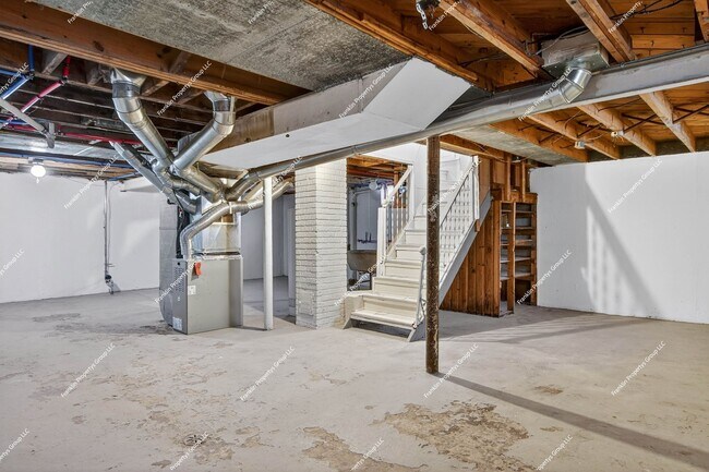 Building Photo - Charming Recently Renovated 3-Bedroom Bungalow in Detroit!