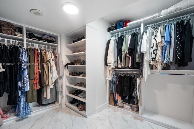 Building Photo - 2851 NE 183rd St