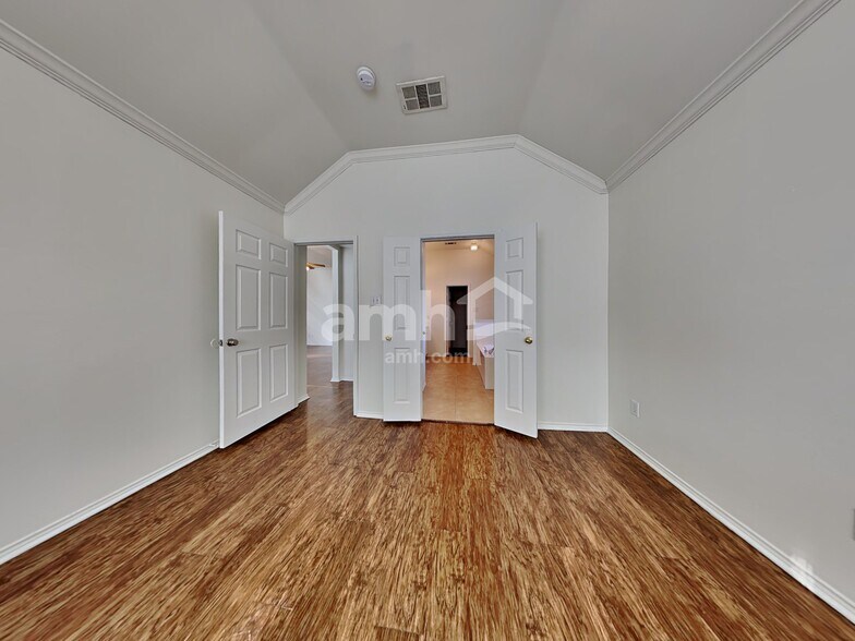 Building Photo - 4820 Davy Crockett Trail