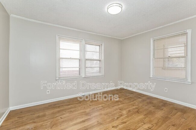 Building Photo - 1737 Willow Rd