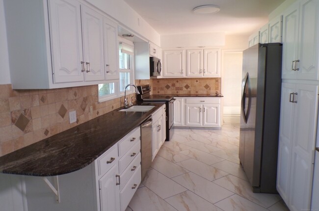 Building Photo - 53 Stonehedge Dr S