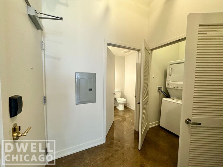 Building Photo - 640 N La Salle Dr