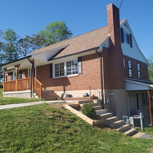 Building Photo - 766 Borden Rd