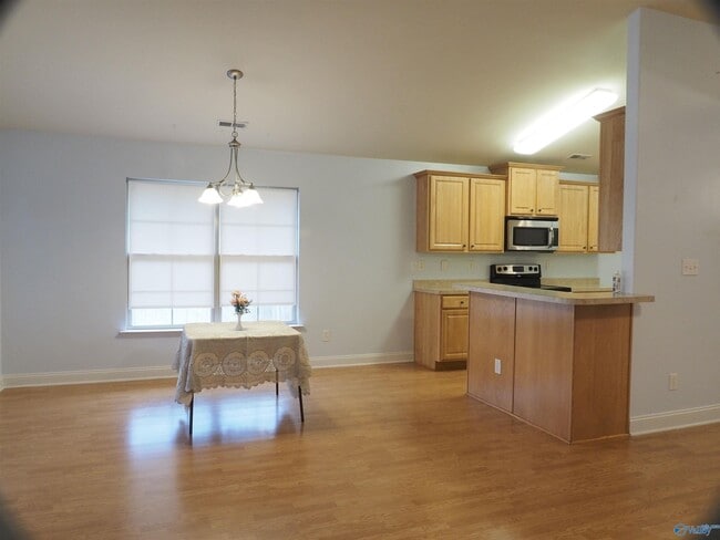 Building Photo - 102 Acacia Trail Dr