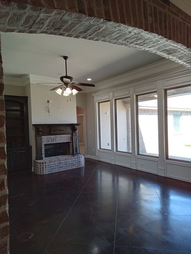 Building Photo - Benton Beauty